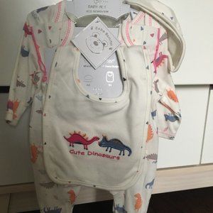 NWOT 4 pieces newborn set